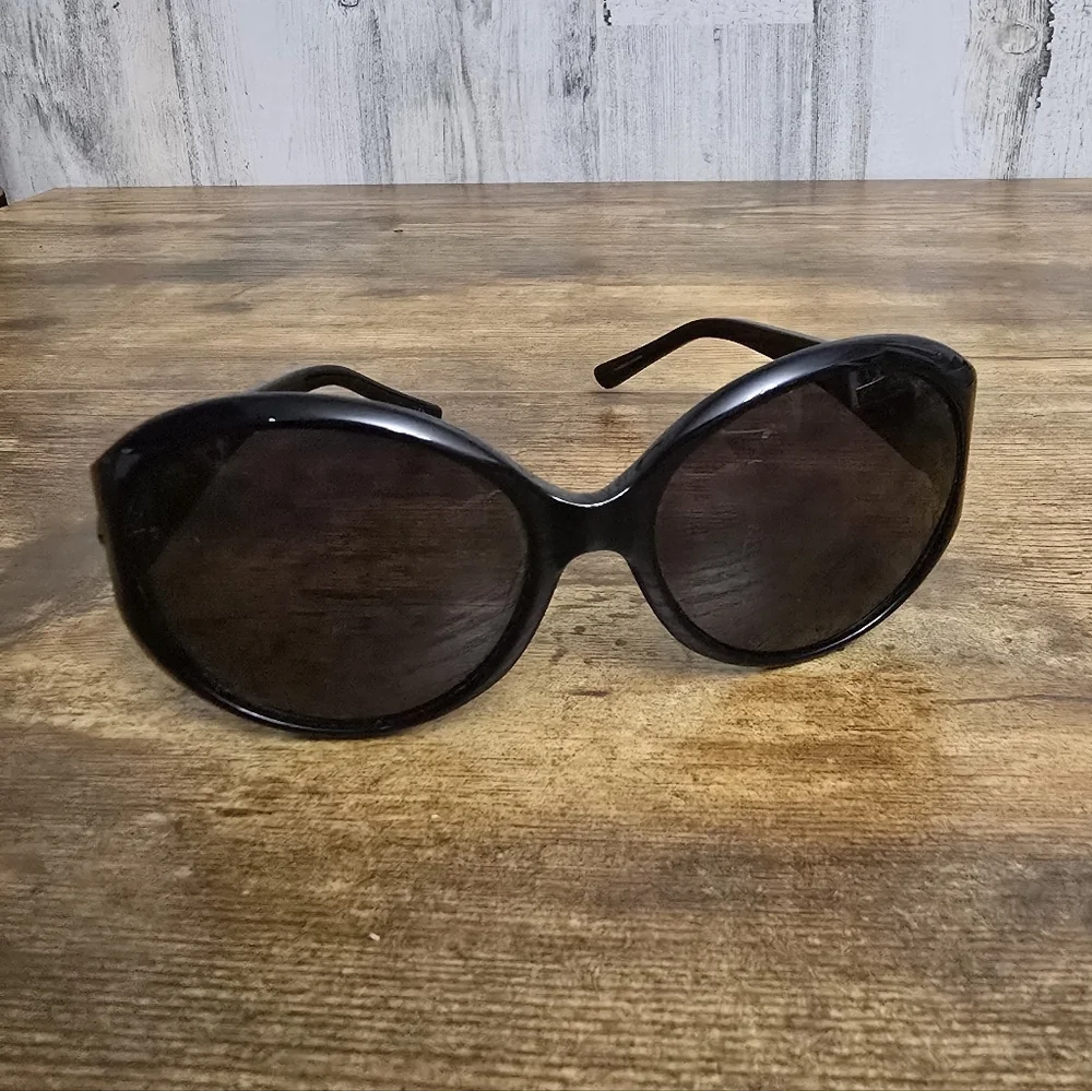 Nicole Miller Love Knot Black Sunglasses